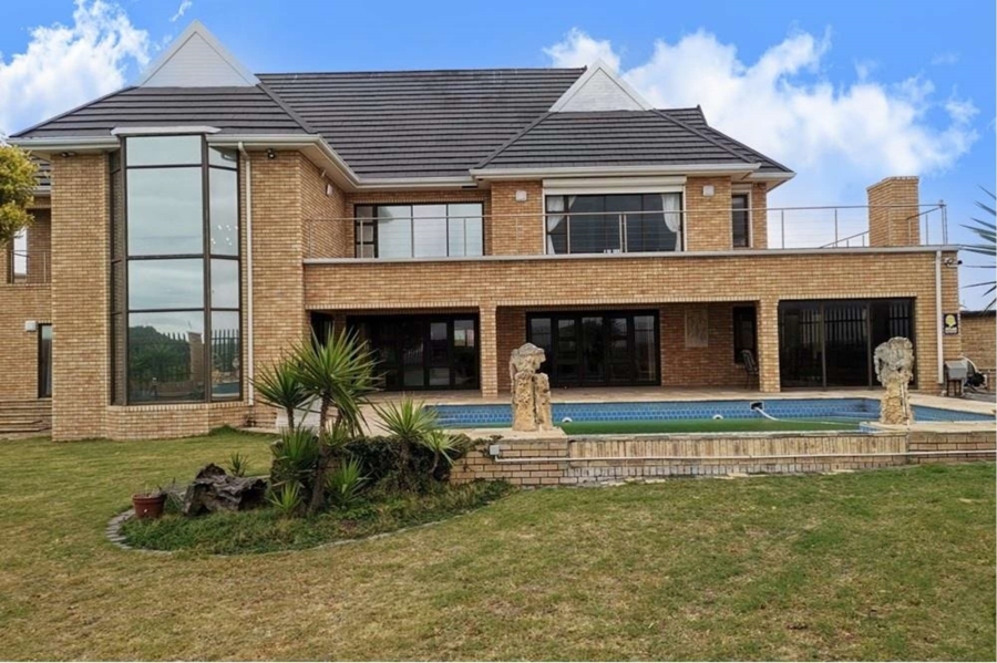 5 Bedroom Property for Sale in Bluewater Bay Eastern Cape